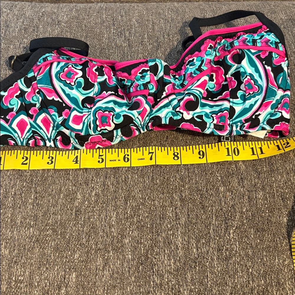 BECCA by Rebecca Virtue bikini top in size S. Abstract Paisley print like new - Picture 6 of 6